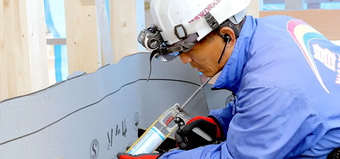 自社施工による屋根工事・雨樋工事の様子